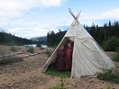 Amérindiennes dans un campement innu