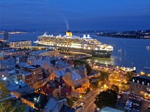 Bateau de croisière au port de Québec 